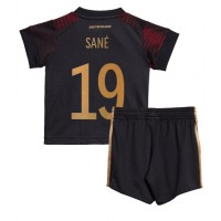 Camisa de time de futebol Alemanha Leroy Sane #19 Replicas 2º Equipamento Infantil Mundo 2022 Manga Curta (+ Calças curtas)